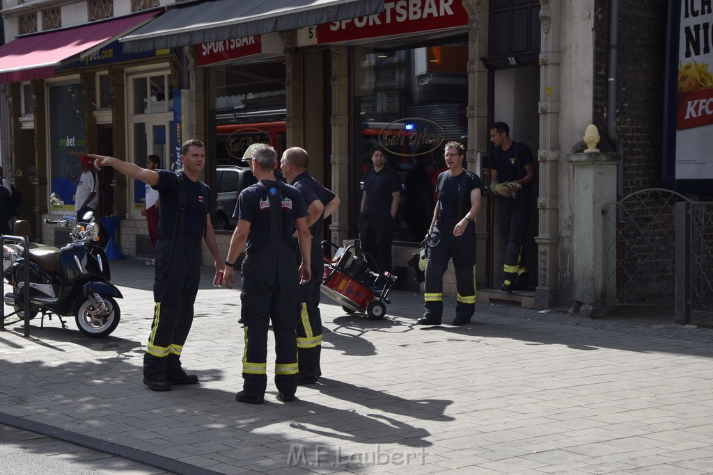 Feuer 1 Koeln Muelheim Berlinerstr P17.JPG - Miklos Laubert